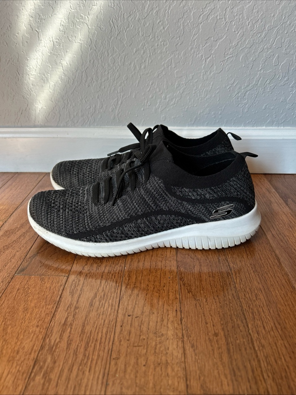 Skechers Ultra Flex Statements Shoes Slip On Sneakers Women’s Size 11 Black Gray